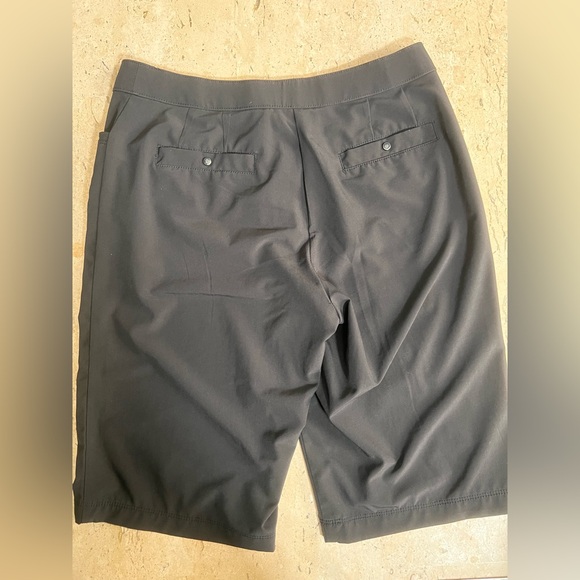 Zenergy Golf Shorts by Chico’s Black, Bermuda, Chico’s Size 0 (4) Small - Picture 3 of 4